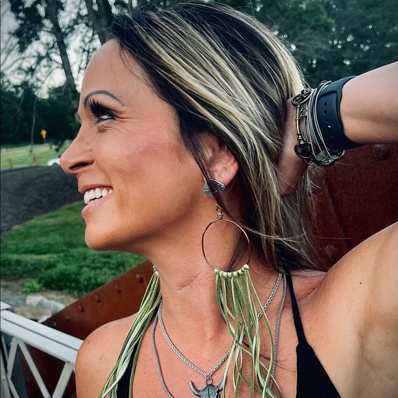 Long fringe leather earrings - Picture 3 of 7